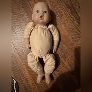 Vintage 2000 Lee Middleton 13” thumb sucking doll. No hair or clothes. Blue eyes